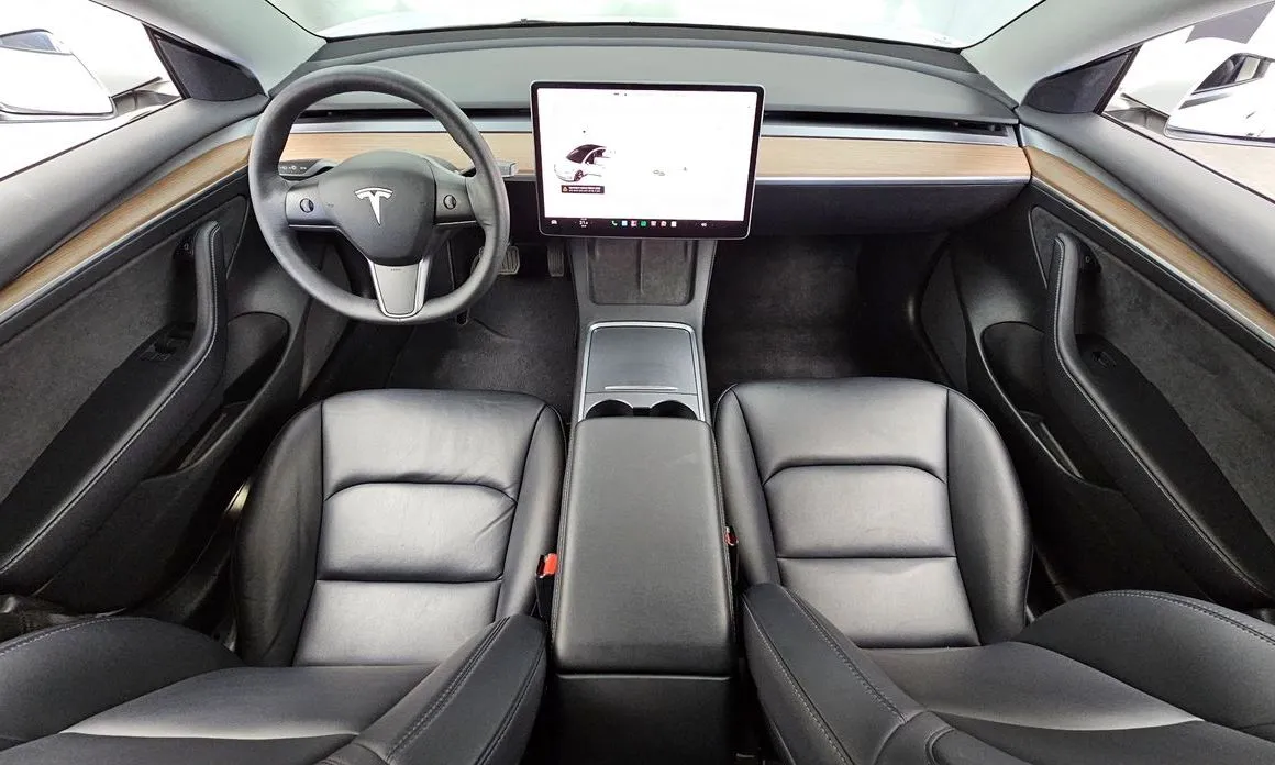 Tesla Model 3 — фото 10