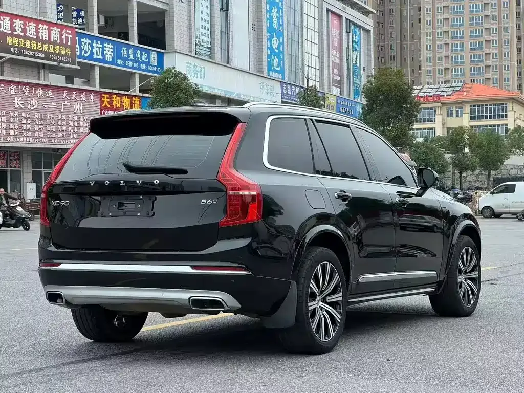 Volvo XC90 — фото 8