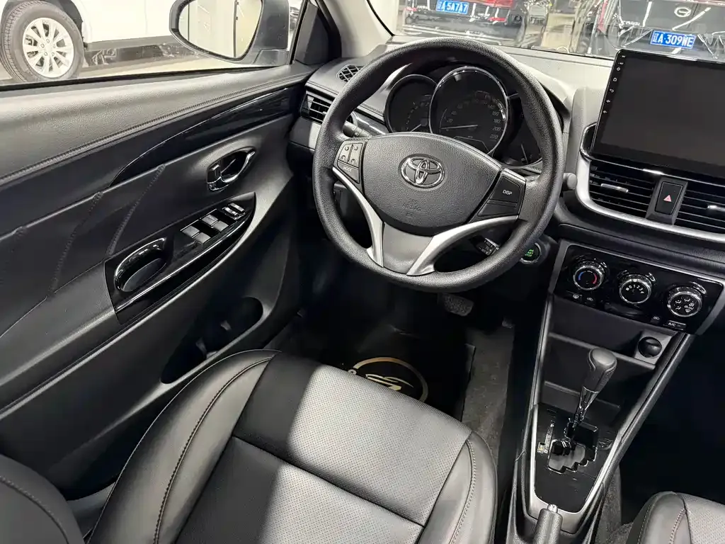 Toyota Yaris L — фото 9