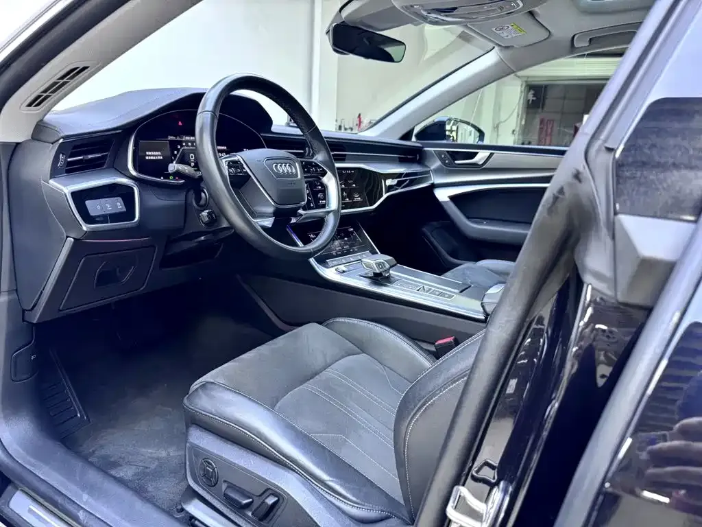 Audi A7L — фото 6