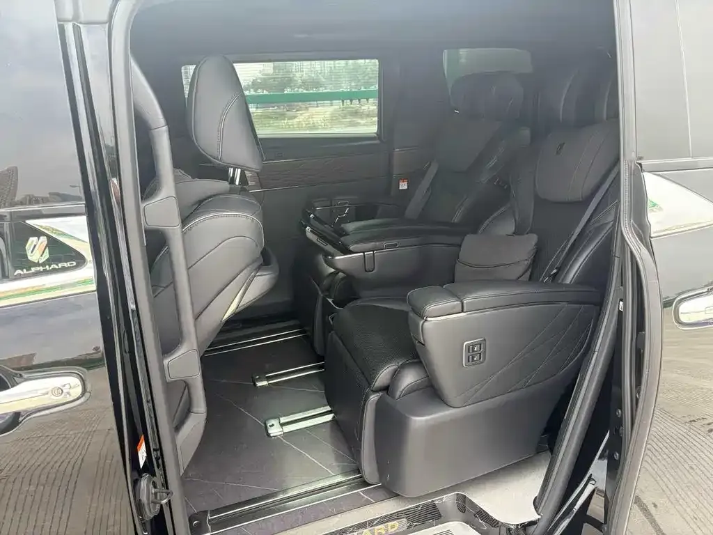Toyota Alphard — фото 3