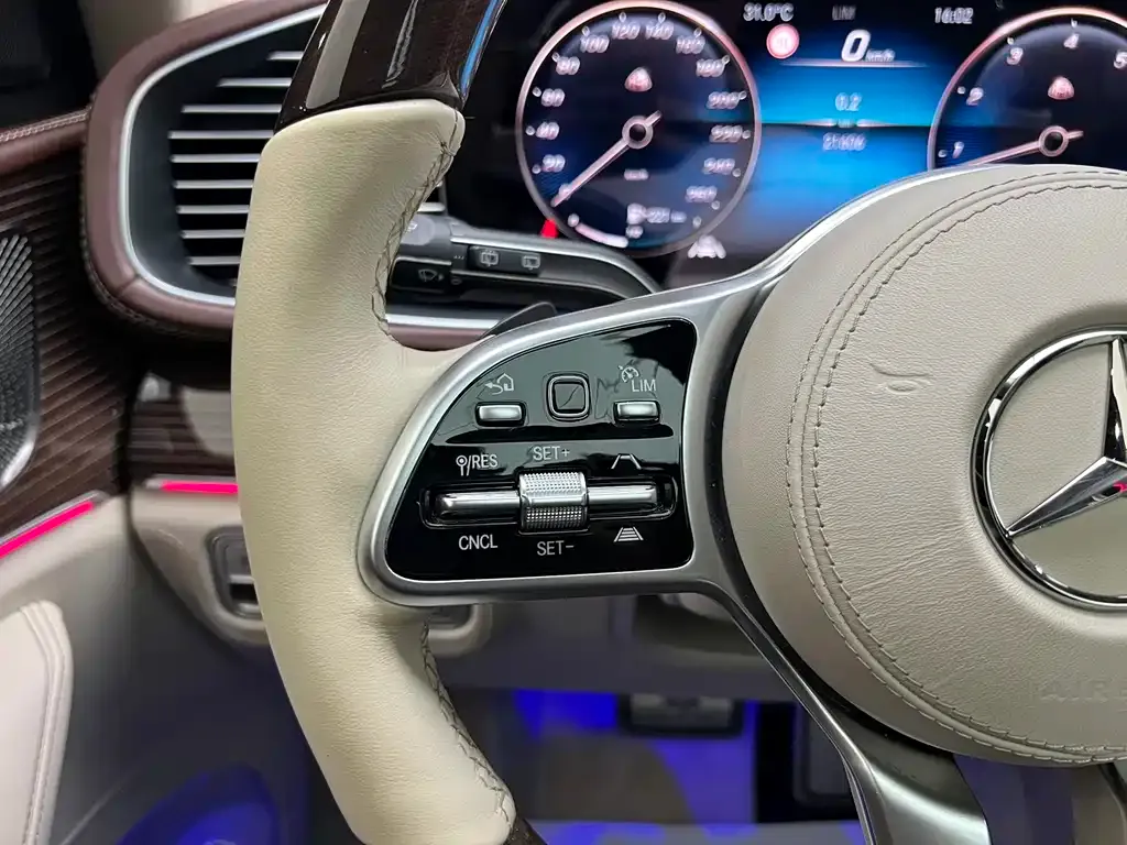 Mercedes-Benz GLS — фото 10
