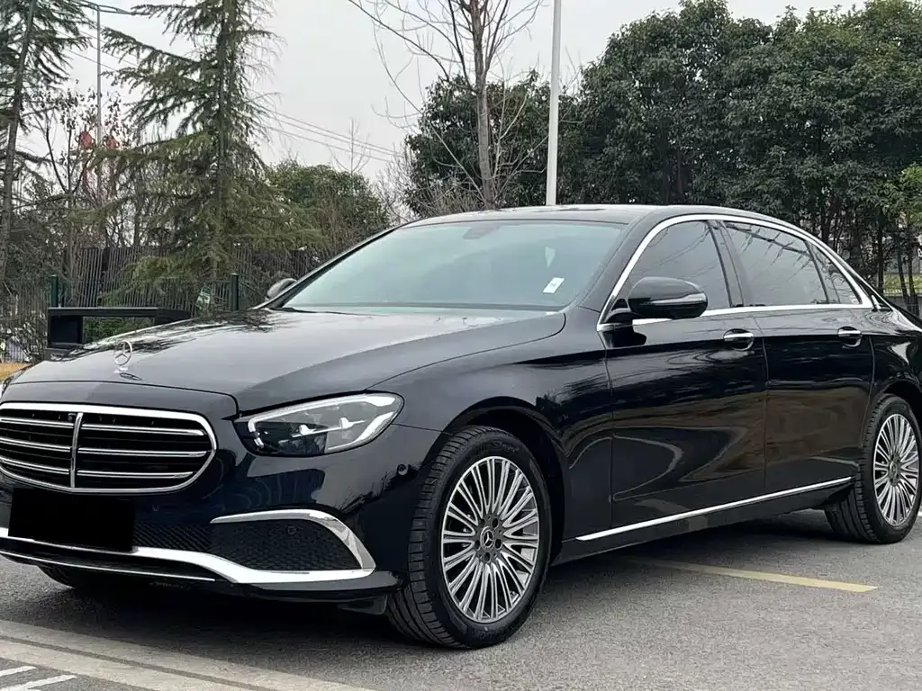 Mercedes-Benz E-Class — фото 1