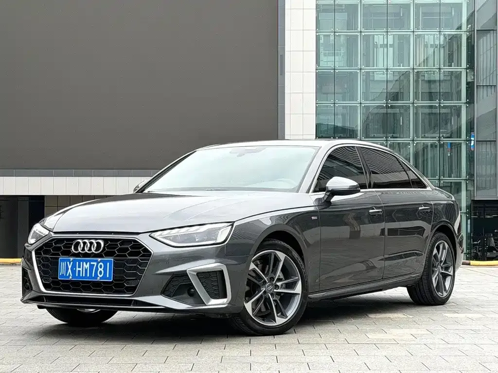 Audi A4L — фото 1