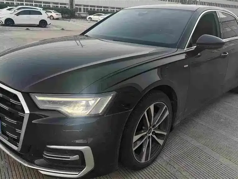 Audi A6L — фото 1