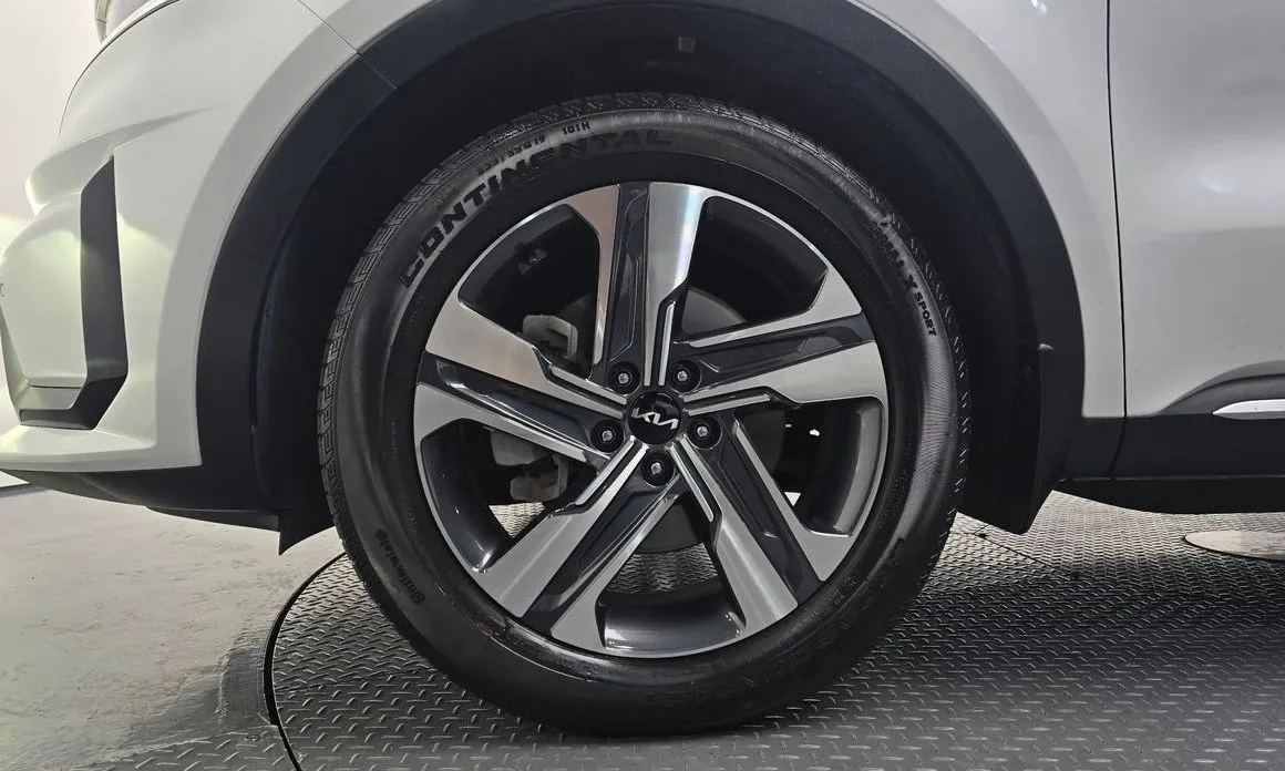 Kia Sorento — фото 7