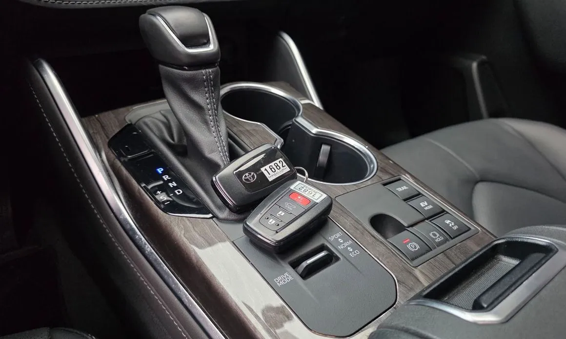 Toyota Highlander — фото 10