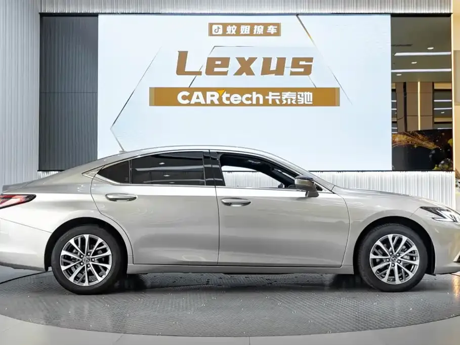 Lexus ES — фото 10