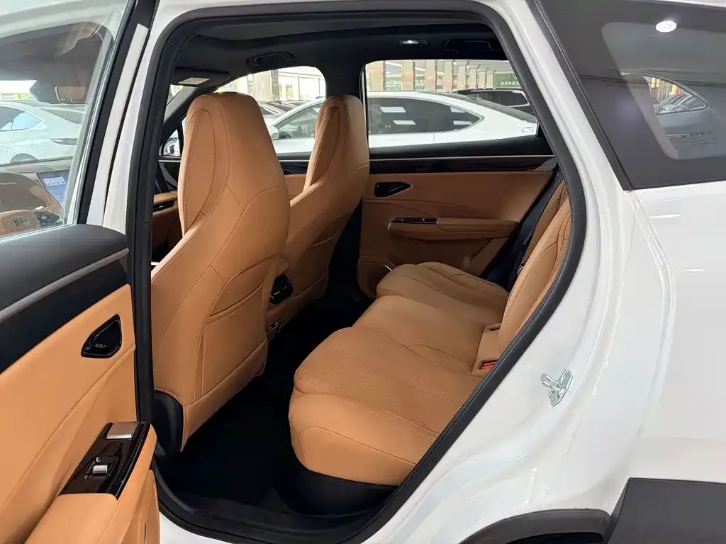 Geely Galaxy L7 — фото 9