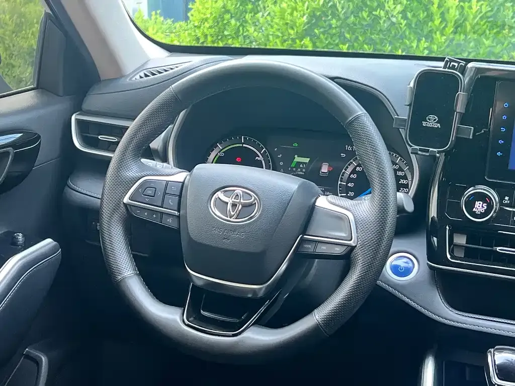 Toyota Highlander — фото 2