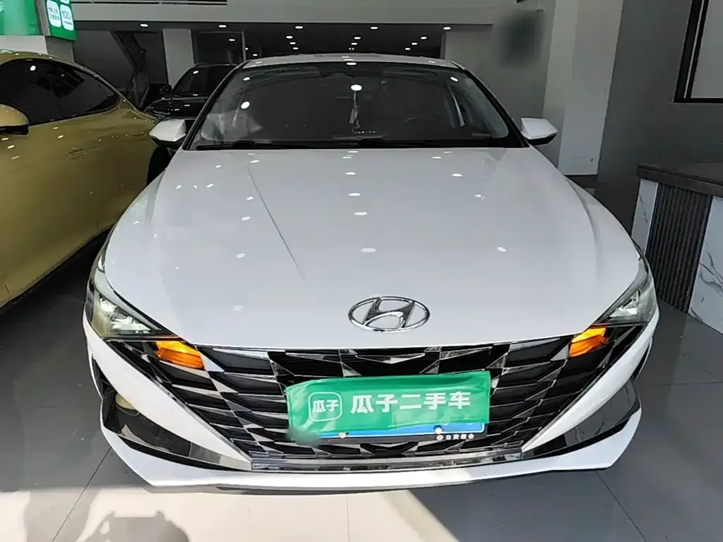 Hyundai Elantra — фото 2