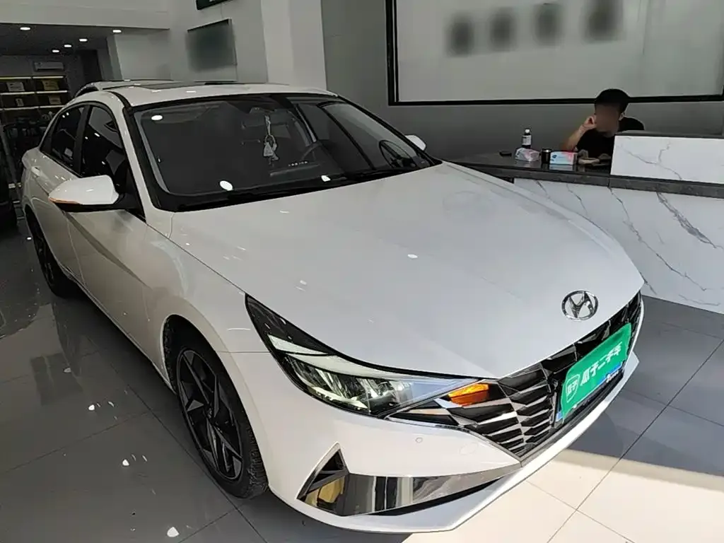 Hyundai Elantra — фото 3