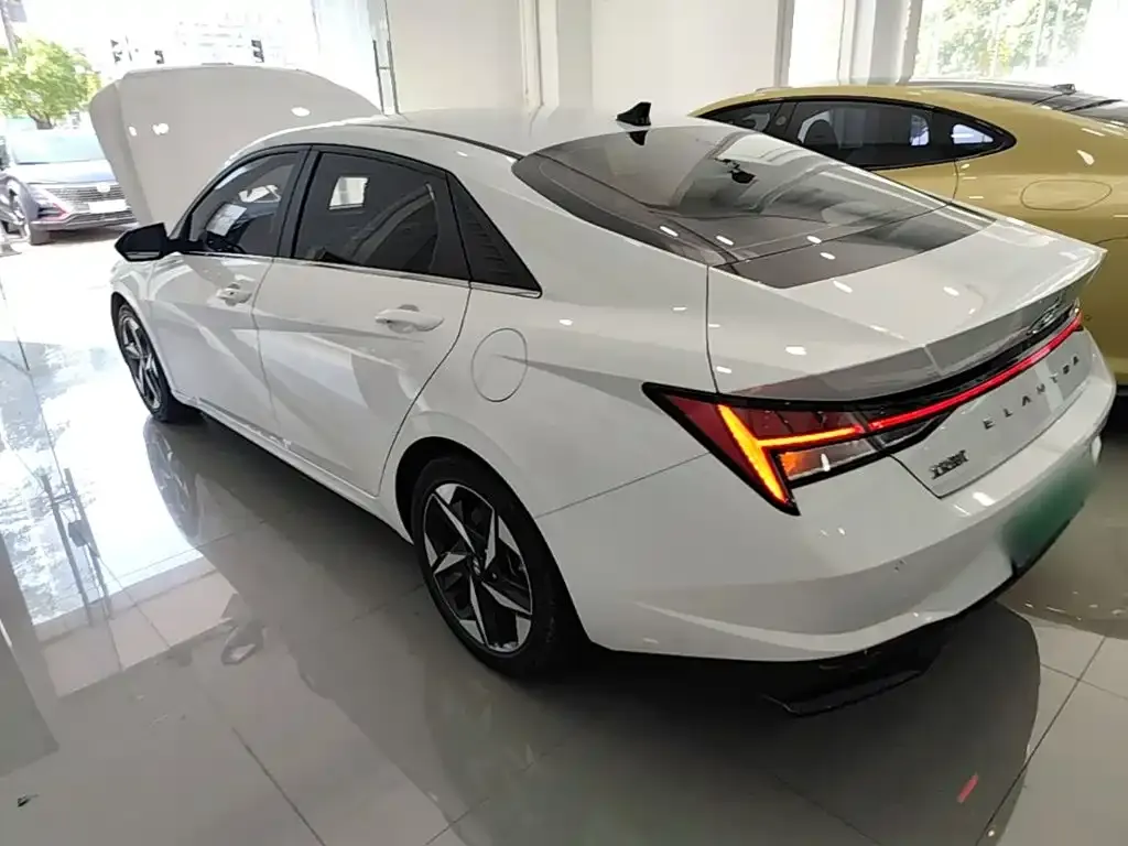 Hyundai Elantra — фото 6