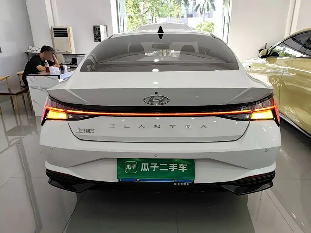 Hyundai Elantra — фото 10