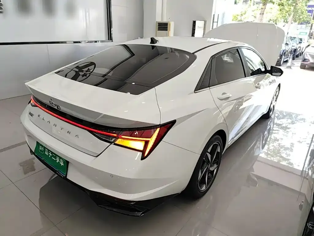 Hyundai Elantra — фото 7