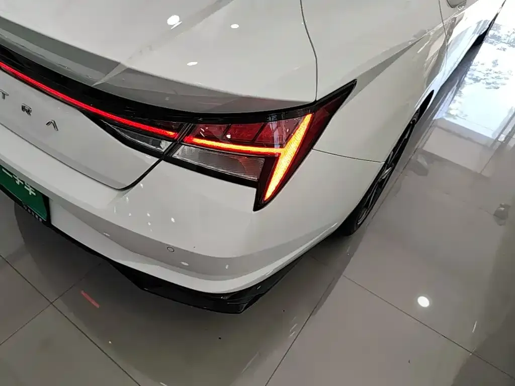 Hyundai Elantra — фото 9