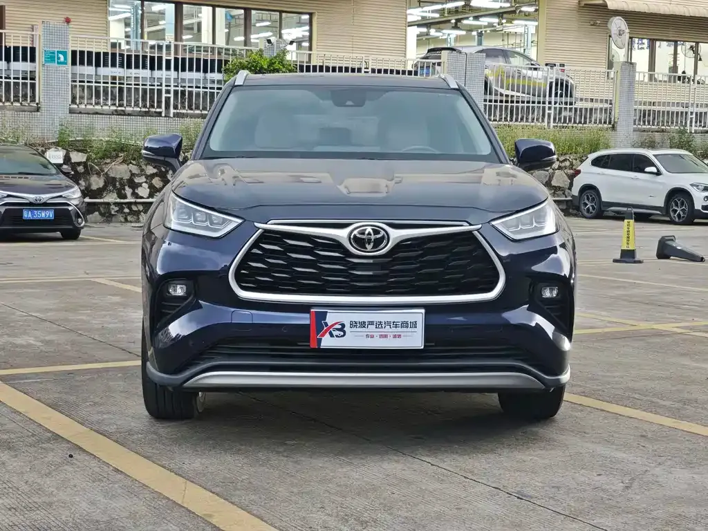 Toyota Highlander — фото 10