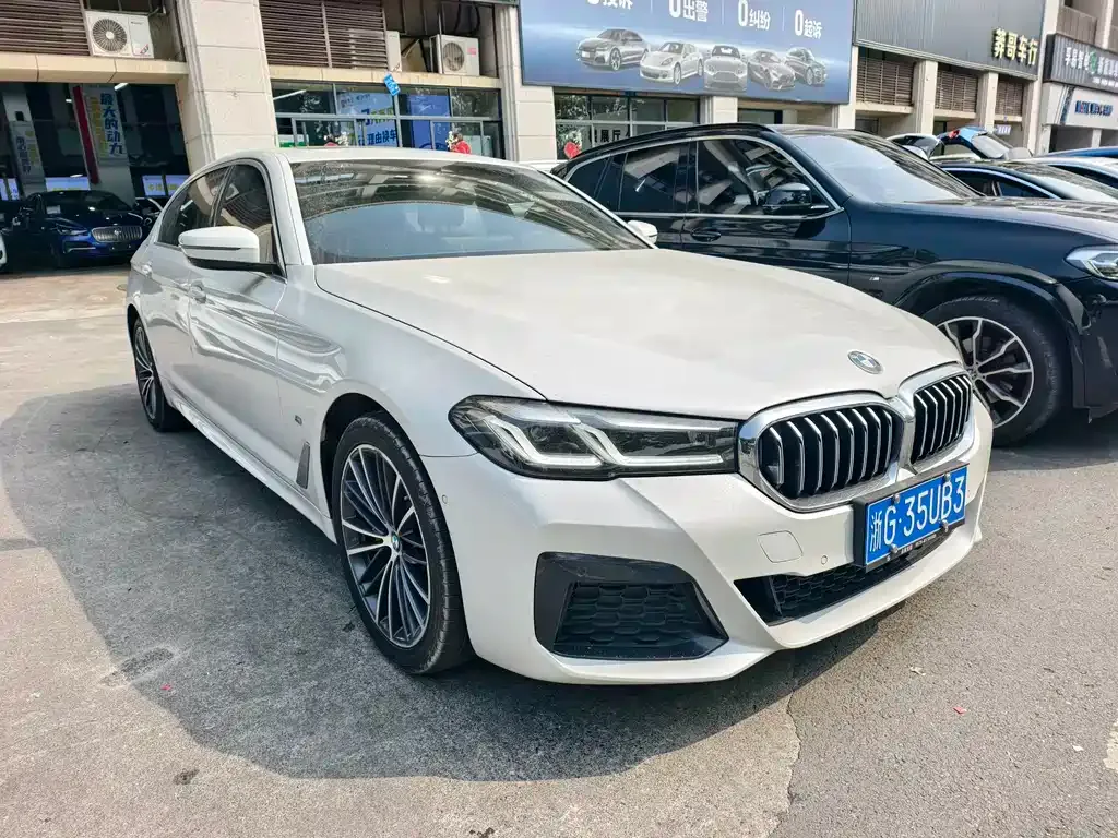 BMW 5 Series — фото 1