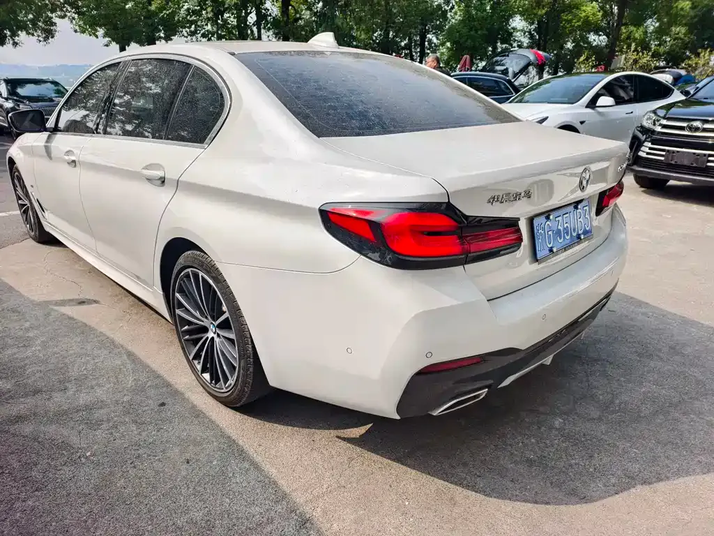 BMW 5 Series — фото 6