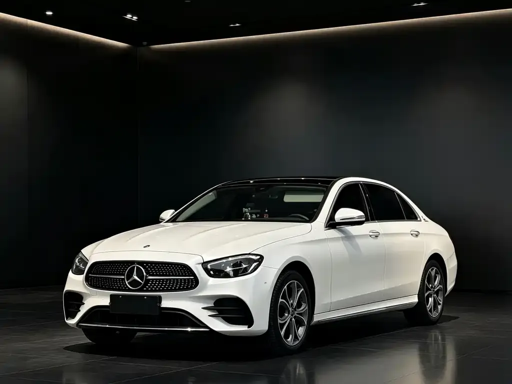 Mercedes-Benz E-Class — фото 1