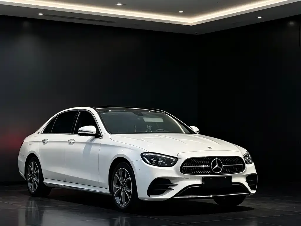 Mercedes-Benz E-Class — фото 7