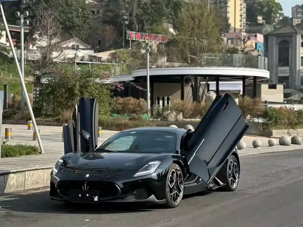 Maserati MC20 — фото 1
