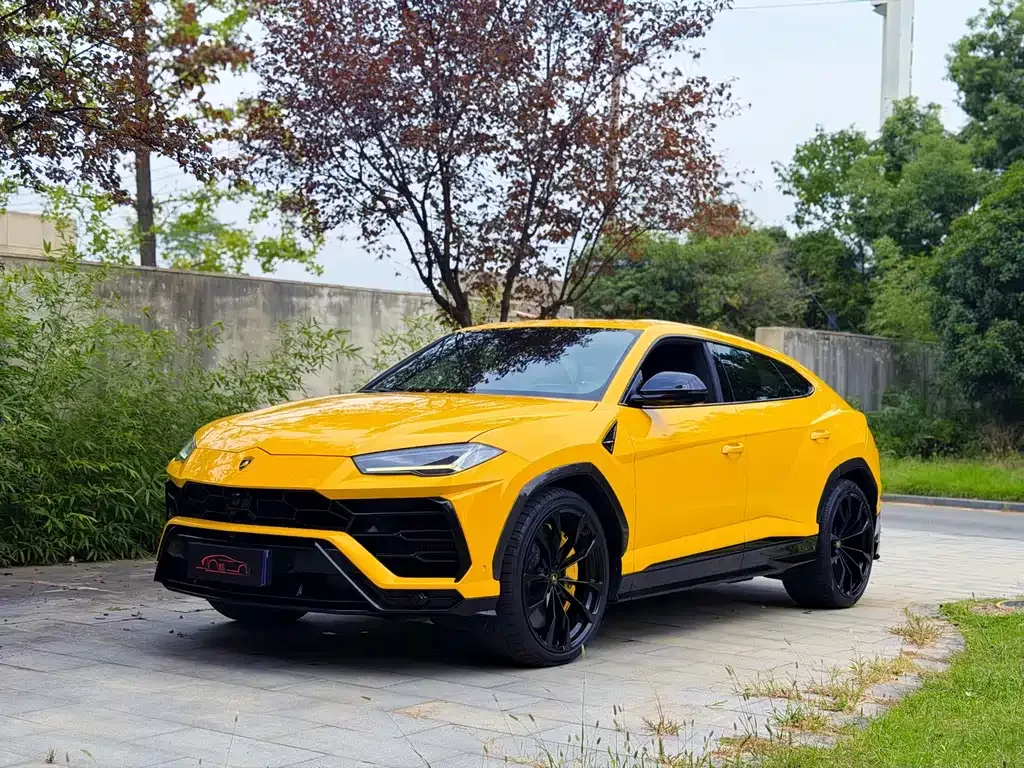 Lamborghini Urus — фото 1