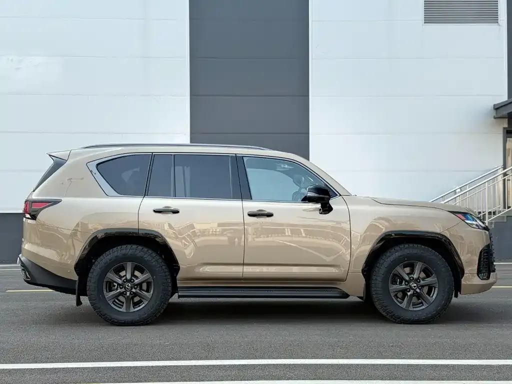 Lexus LX — фото 10