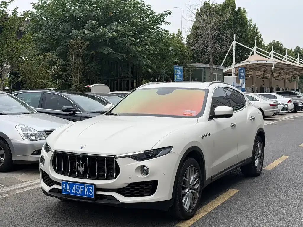 Maserati Levante — фото 1