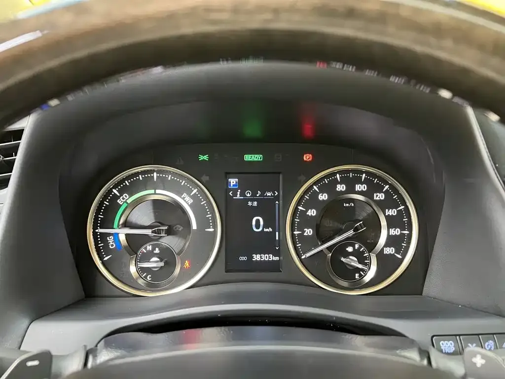 Toyota Alphard — фото 5
