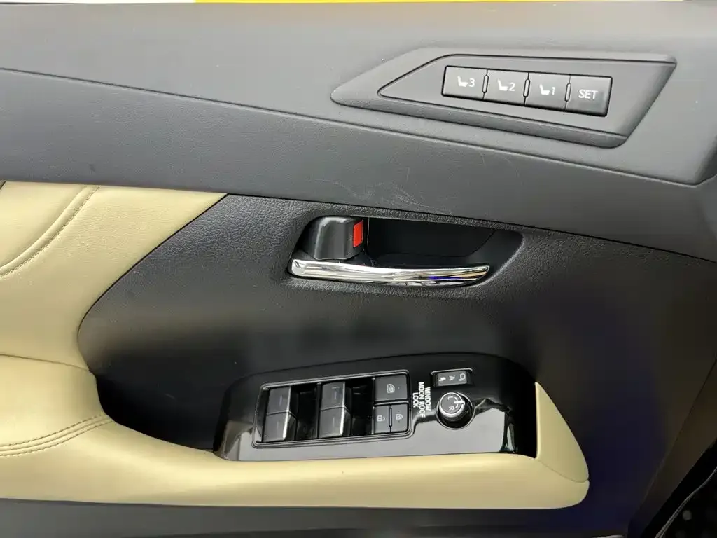 Toyota Alphard — фото 4