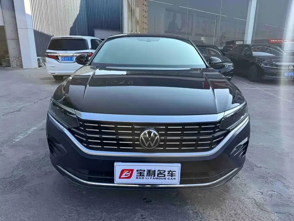 Volkswagen Passat — фото 1