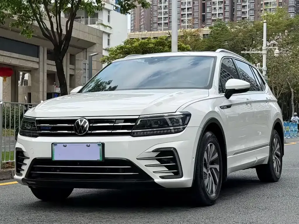 Volkswagen Tiguan L PHEV — фото 1