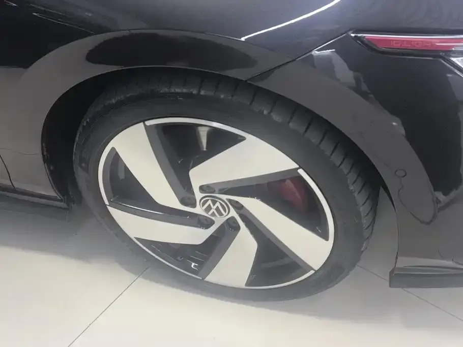Volkswagen Golf GTI — фото 8