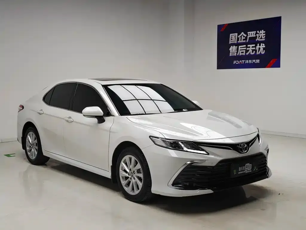 Toyota Camry — фото 9