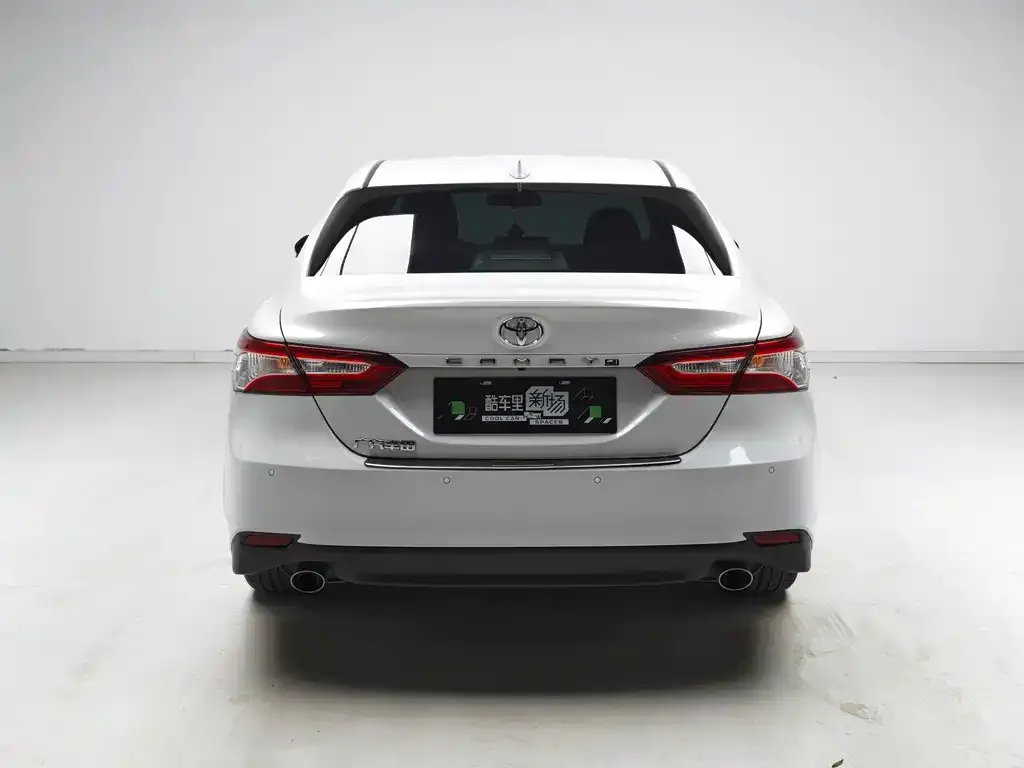 Toyota Camry — фото 7