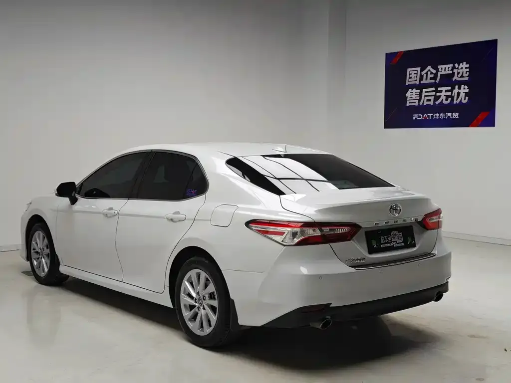 Toyota Camry — фото 3