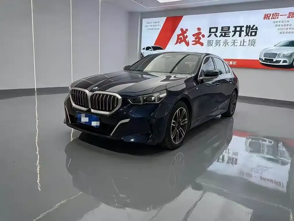 BMW 5 Series — фото 1