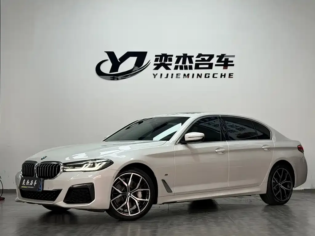 BMW 5 Series — фото 1
