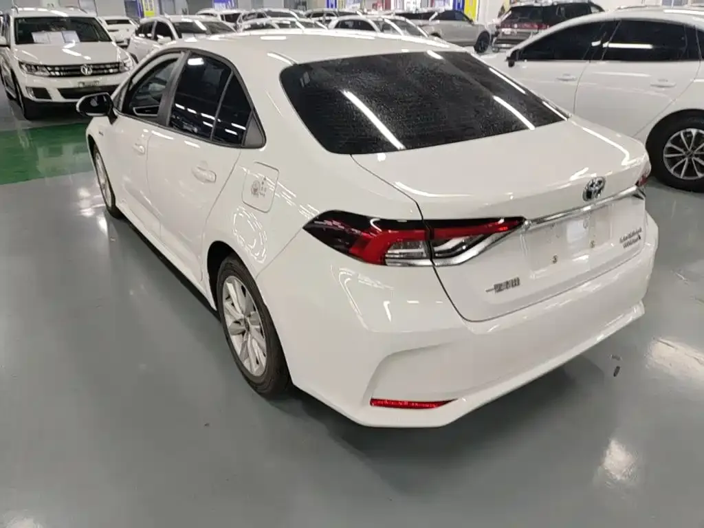 Toyota Corolla — фото 5