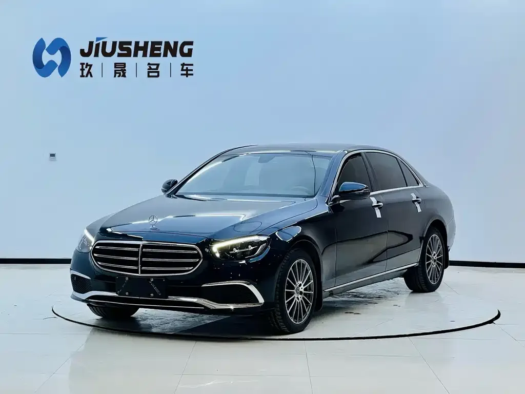 Mercedes-Benz E-Class — фото 1
