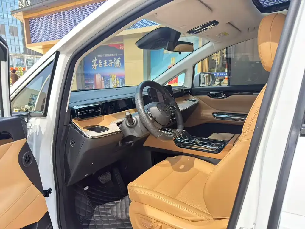 GAC Motor Trumpchi E8 PHEV — фото 2