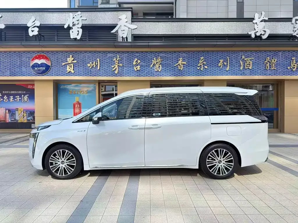 GAC Motor Trumpchi E8 PHEV — фото 10