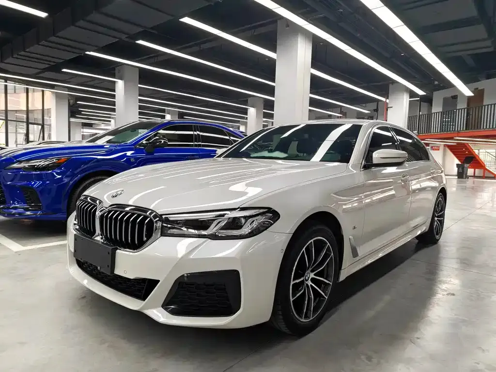 BMW 5 Series — фото 1