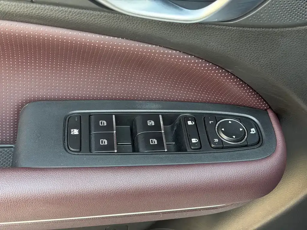 GAC Motor Trumpchi M6 — фото 10