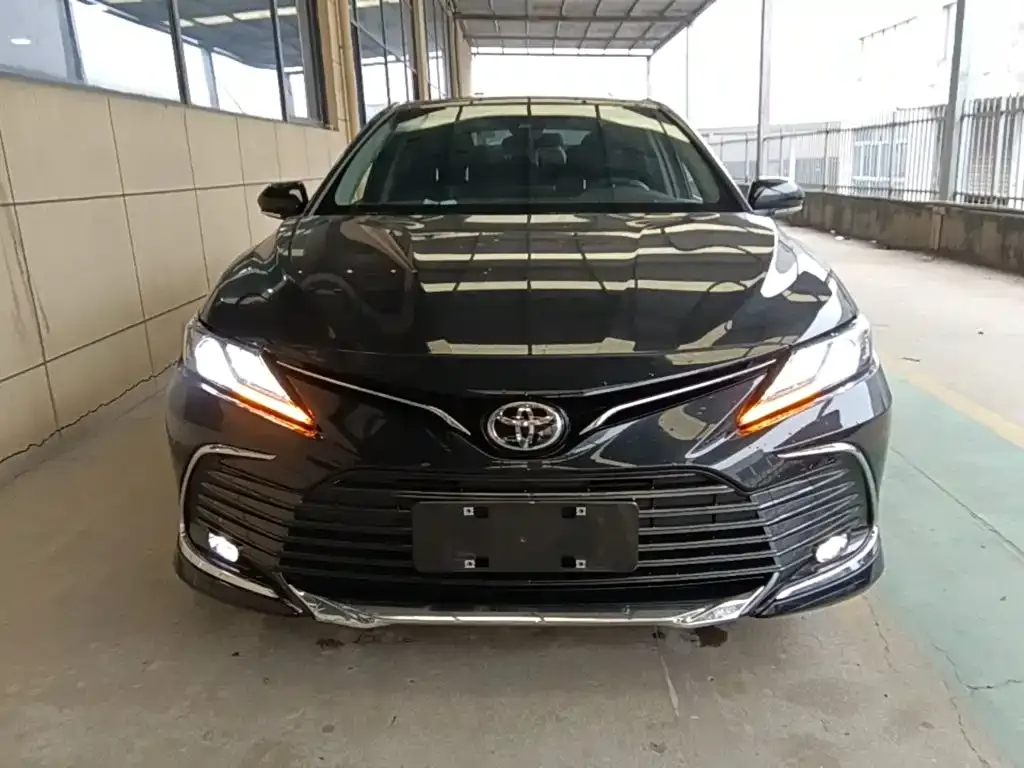 Toyota Camry — фото 9