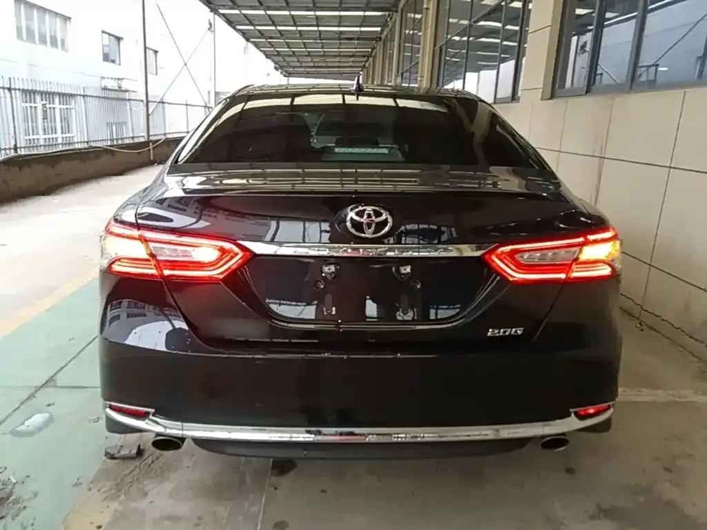 Toyota Camry — фото 3