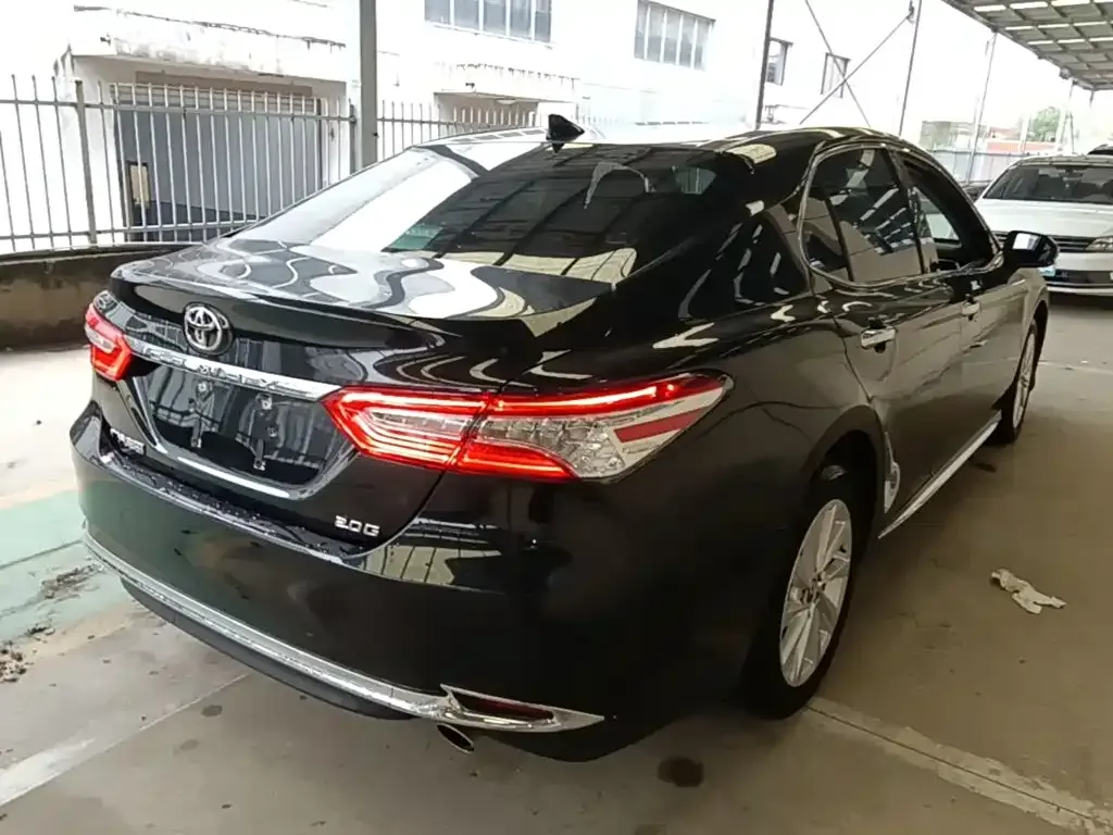 Toyota Camry — фото 7