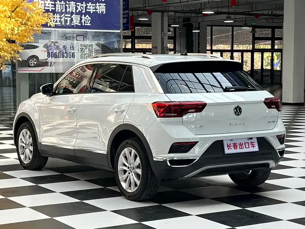 Volkswagen T-Roc — фото 6