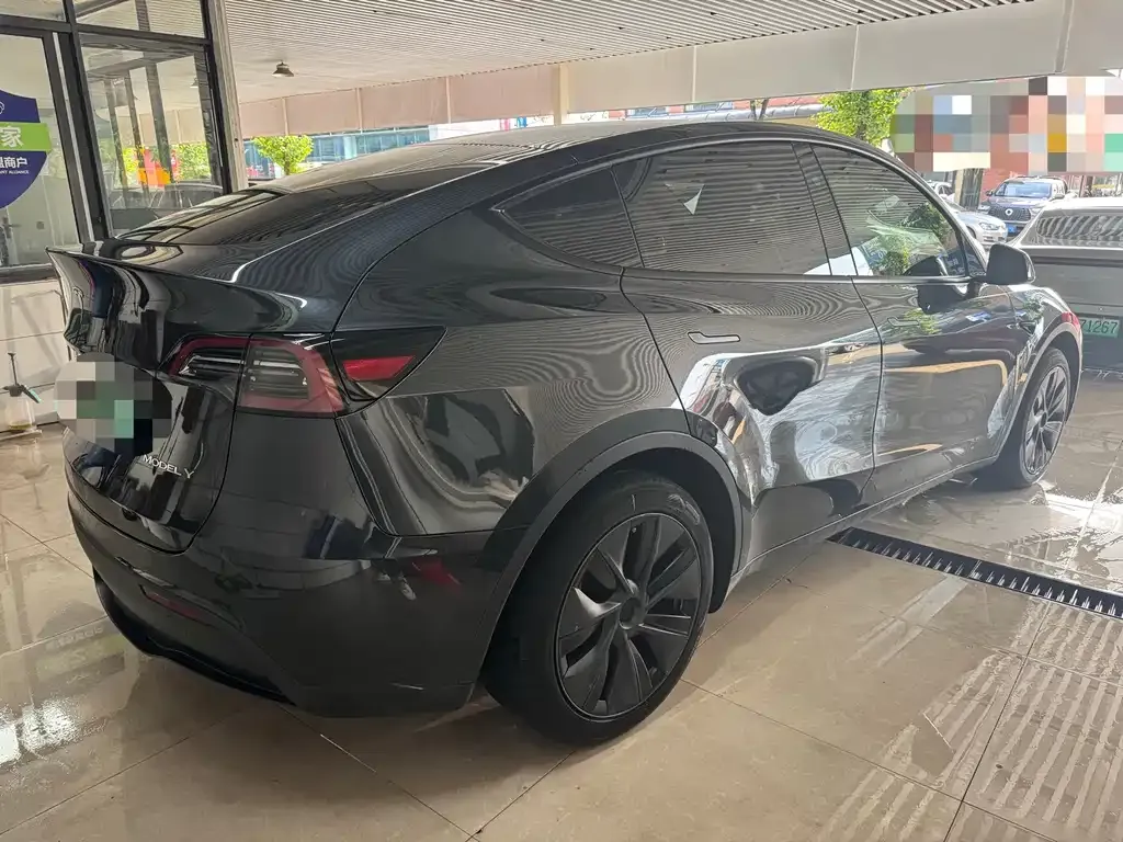 Tesla Model Y — фото 8